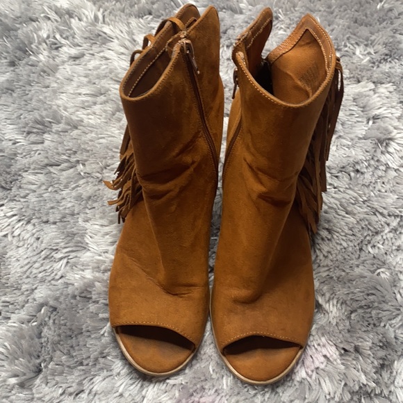 Big Buddha Brown Camel Faux Suede Fringe Open Toe Ankle Heel Booties Size 9 - Picture 3 of 12